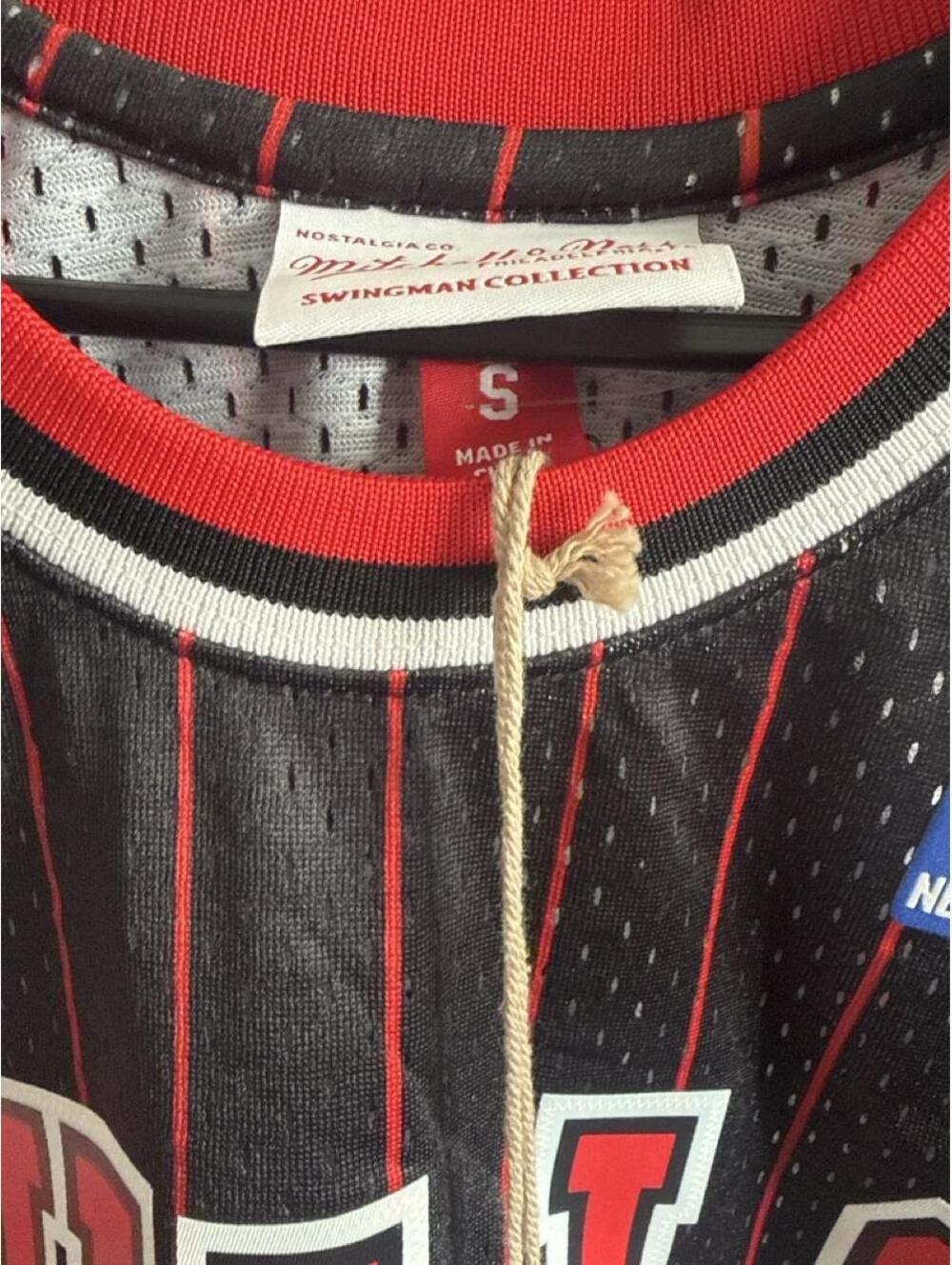 Mitchell & Ness Scottie Pippen Chicago Bulls Swingman Jersey Black Red Size S - Picture 3 of 6